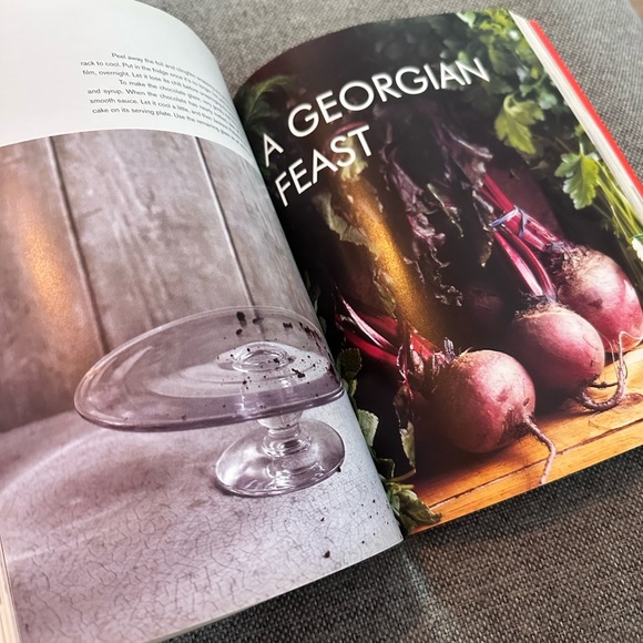 Book, cook book: “Feast, food that celebrates life” by Nigella Lawson - Picture 4 of 6